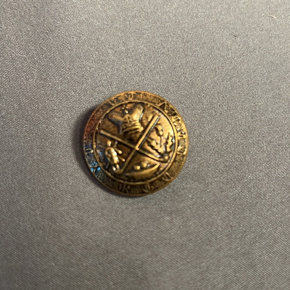 Vintage Brass Finish Royal Blackheath Golf Club Crest London Metal Shank Button - Picture 2 of 4